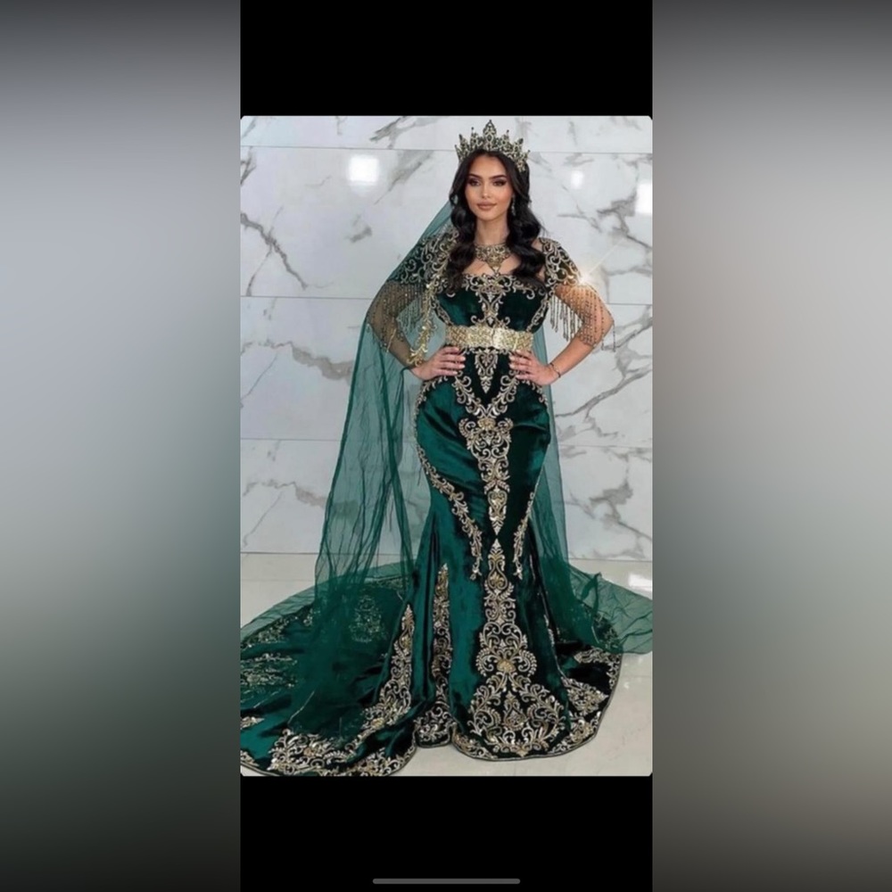 Very beautiful elegant, custom-made bride henna thobe dress